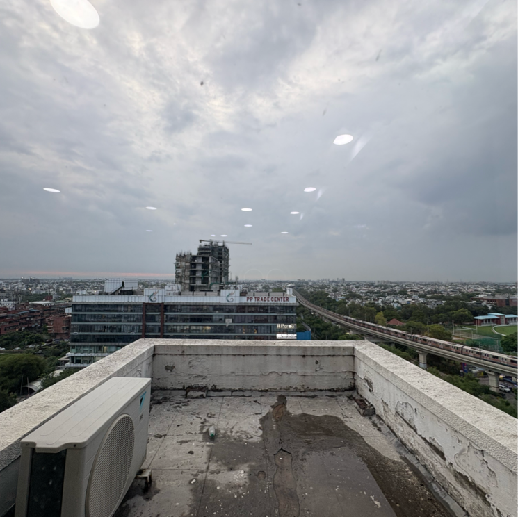 Balcony, netaji subhash place Commercial Office Space 750 Sq.Ft. In Netaji Subhash Place Delhi 9117513