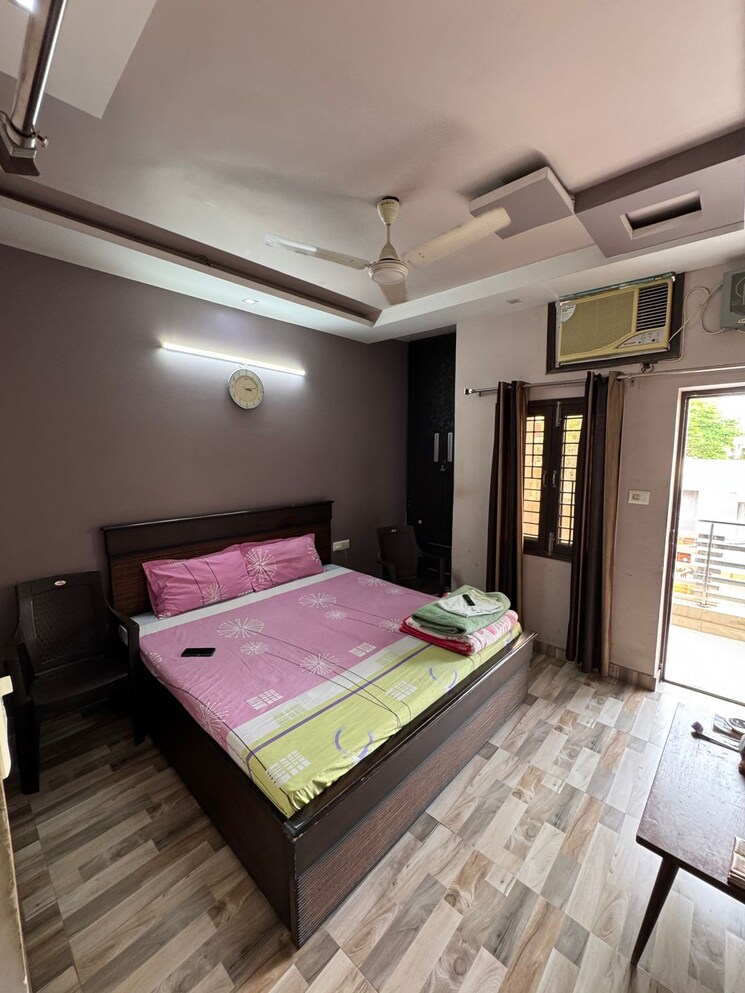 Bedroom, janakpuri 5 Bedroom 1800 Sq.Ft. Apartment In Janakpuri Delhi 9117514