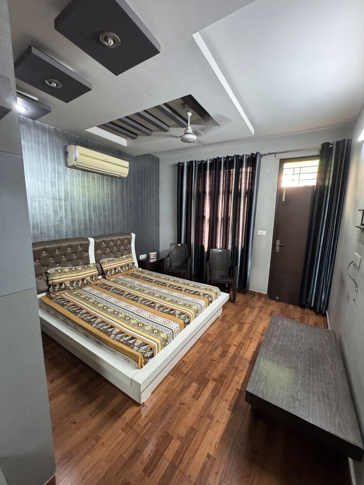 Bedroom, janakpuri 5 Bedroom 1800 Sq.Ft. Apartment In Janakpuri Delhi 9117514