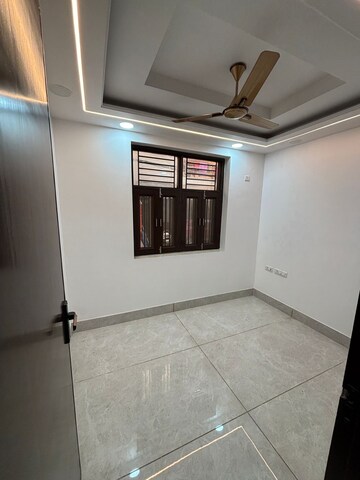 Room in 3 BHK Apartment at Janakpuri – for Rent