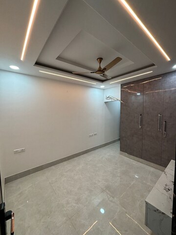 Room in 3 BHK Apartment at Janakpuri – for Rent