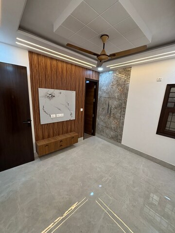 Bedroom in 3 BHK Apartment at Janakpuri – for Rent