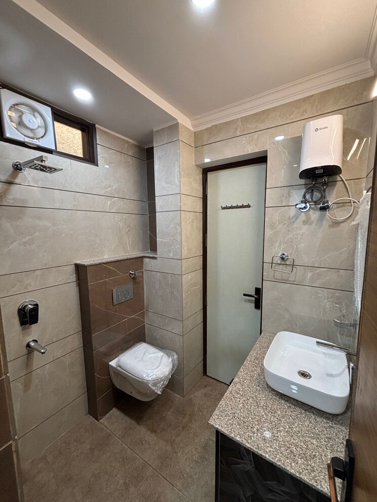 Bathroom, janakpuri 3 Bedroom 1125 Sq.Ft. Apartment In Janakpuri Delhi 9117537