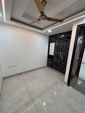 Room in 3 BHK Apartment at Janakpuri – for Rent