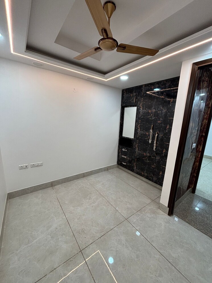 Room, janakpuri 3 Bedroom 1125 Sq.Ft. Apartment In Janakpuri Delhi 9117537