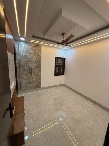 Room in 3 BHK Apartment at Janakpuri – for Rent
