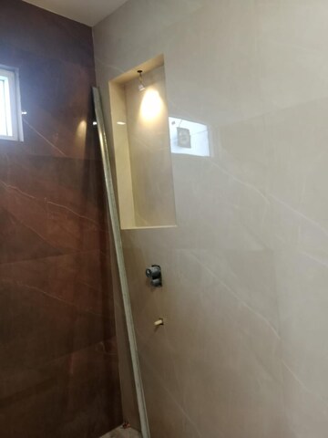 Furnished Amenities in 4 BHK Builder Floor at Janakpuri – for Sale