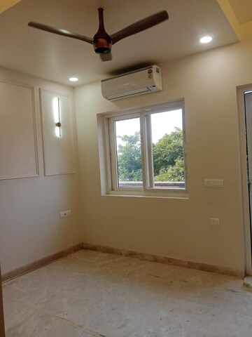 Room in 4 BHK Builder Floor at Janakpuri – for Sale