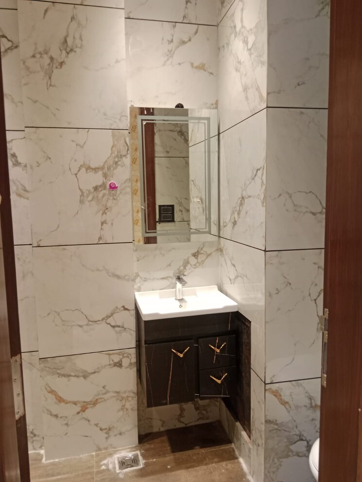 Attached Bathroom, janakpuri 2 Bedroom 720 Sq.Ft. Builder Floor In Janakpuri Delhi 9117558