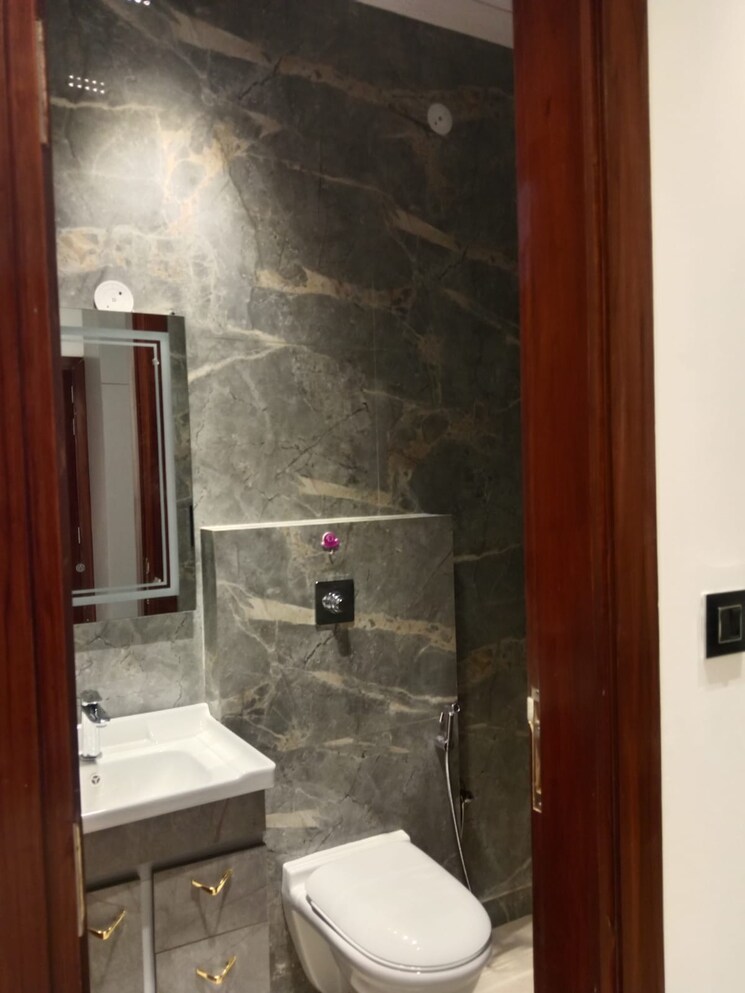 Bathroom, janakpuri 2 Bedroom 720 Sq.Ft. Builder Floor In Janakpuri Delhi 9117558
