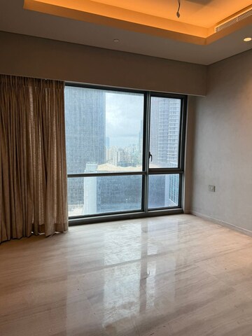 Room in 2 BHK Apartment at Lodha The Park, Worli – for Rent
