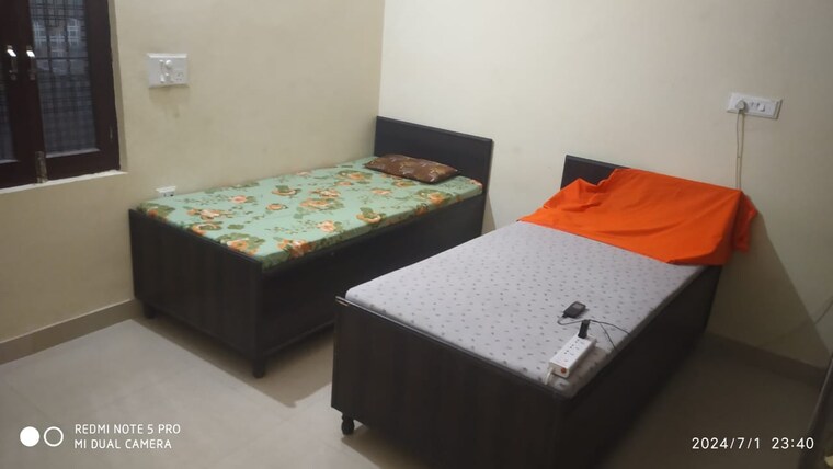 Bedroom, sector 134 Pg For Boys & Girls In Sector 134 9117590