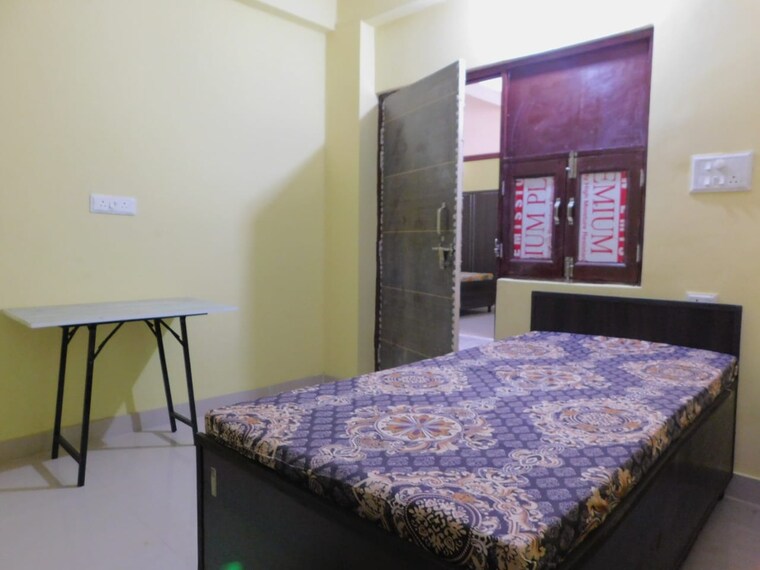 Bedroom, sector 134 Pg For Boys & Girls In Sector 134 9117590