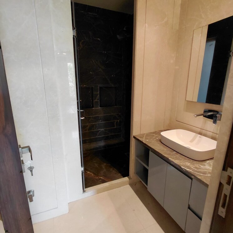 Bathroom, greater kailash ii 4 Bedroom 200 Sq.Yd. Builder Floor In Greater Kailash ii Delhi 9117593