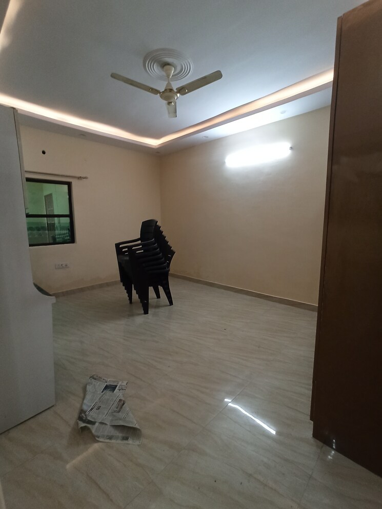 Room, sector 116 2 Bedroom 250 Sq.Mt. Independent House In Sector 116 Noida 9117607