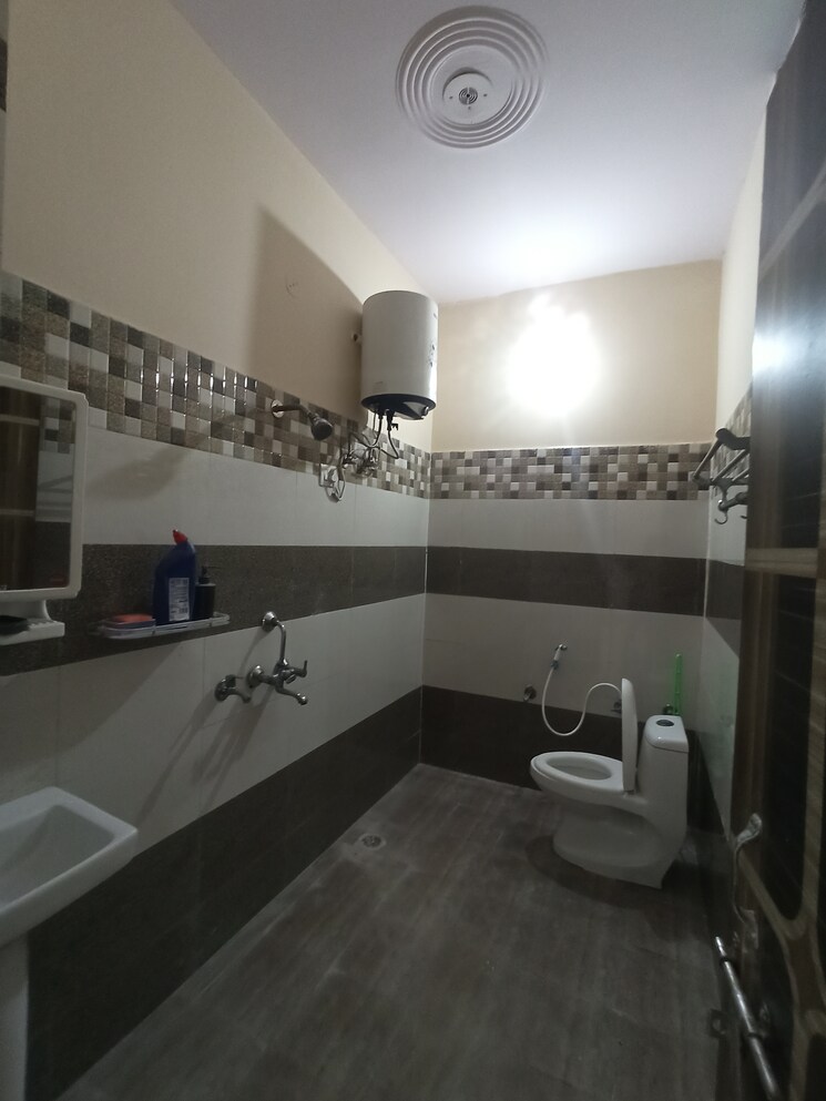 Bathroom, sector 116 2 Bedroom 250 Sq.Mt. Independent House In Sector 116 Noida 9117607