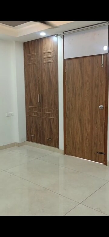 Room in 2 BHK Builder Floor at RPS Palm Drive, Sector 88 – for Rent