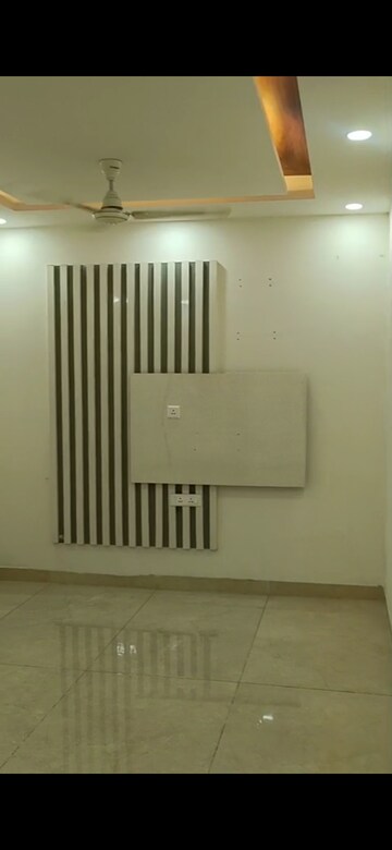 Room in 2 BHK Builder Floor at RPS Palm Drive, Sector 88 – for Rent