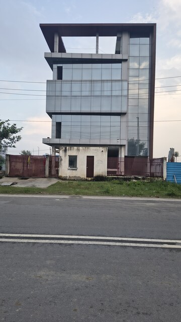  Warehouse For Rent in Sector 80