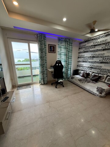 Parking in 3 BHK Builder Floor at Auram Floor, South City 2 – for Rent