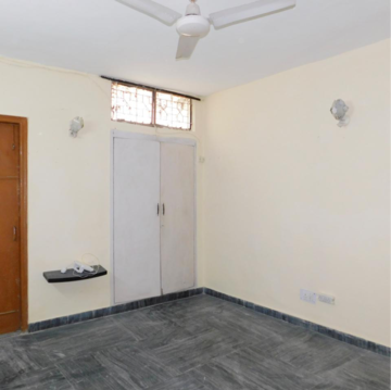 Room in 2 BHK Builder Floor at DLF The Royalton Tower, Golf Course Road – for Rent