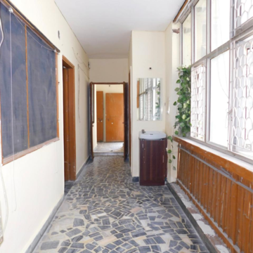 Kitchen in 2 BHK Builder Floor at DLF The Royalton Tower, Golf Course Road – for Rent