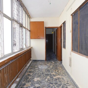 Kitchen in 2 BHK Builder Floor at DLF The Royalton Tower, Golf Course Road – for Rent