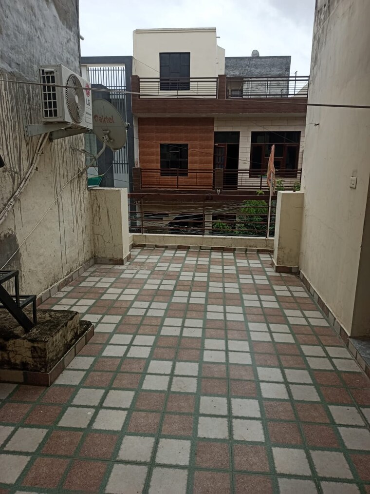  Parking, ambala highway 3 Bedroom 1000 Sq.Ft. Independent House In Ambala Highway Zirakpur 9117955