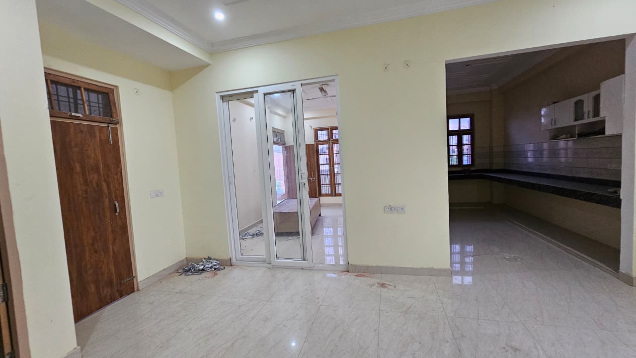 3 BHK Apartment For Rent in Vineet Khand 6 