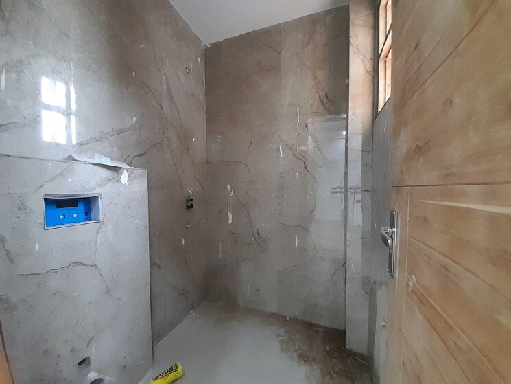 Bathroom, fidato-honour-homes 3 Bedroom 180 Sq.Yd. Apartment In Sector 89 Faridabad 9114144
