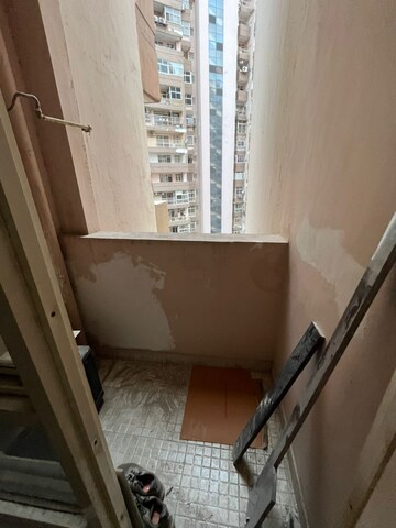 Furnished Amenities in 3 BHK Apartment at Supertech Cape Town, Sector 74 – for Rent
