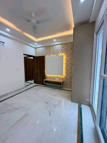 Room in 2 BHK Apartment at Signature Global The Millennia, Sector 37d – for Rent