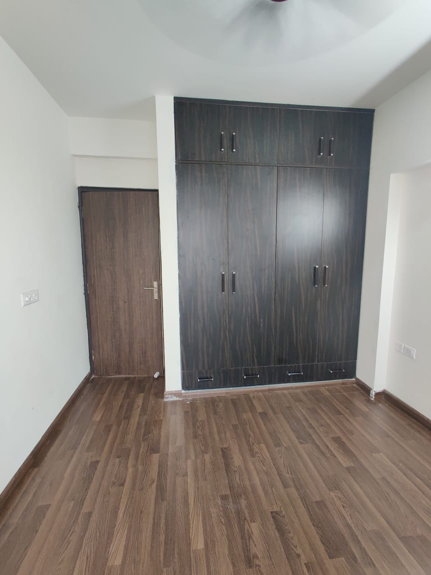 3 BHK + Pooja Room Apartment For Rent in BPTP Discovery Park