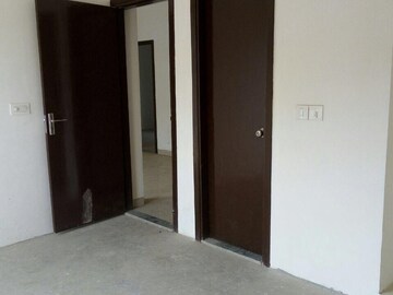 Room in 3 BHK Apartment at BPTP Discovery Park, Sector 80 – for Rent