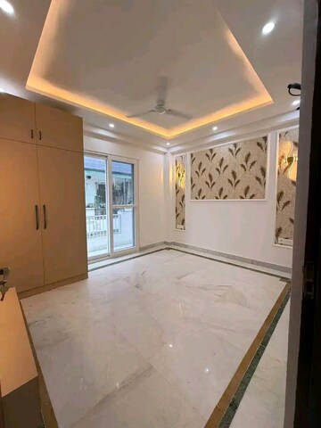 Room in 2 BHK Apartment at Signature Global The Millennia, Sector 37d – for Rent