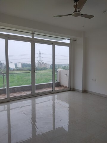 Furnished Amenities in 3 BHK Apartment at Conscient Heritage Max, Sector 102 – for Rent