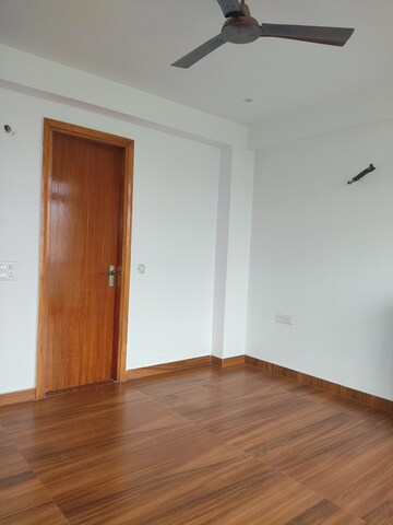 Furnished Amenities in 3 BHK Apartment at Conscient Heritage Max, Sector 102 – for Rent