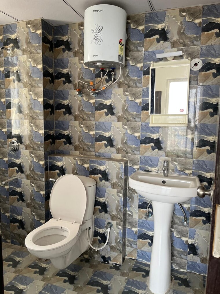 Bathroom, puri-pratham 3 Bedroom 1400 Sq.Ft. Apartment In Sector 84 Faridabad 9118159