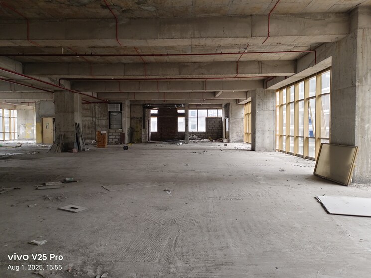  Parking, gomti nagar Commercial Office Space 5000 Sq.Ft. In Gomti Nagar Lucknow 9118148