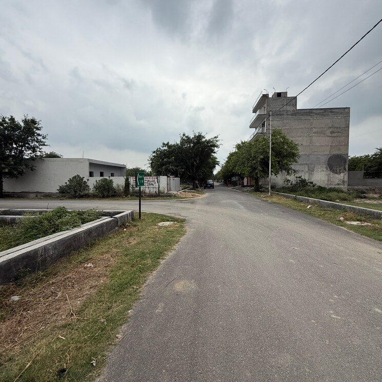 Garden, sector 151  162 Sq.Mt. Plot In Sector 151 Noida 9118187