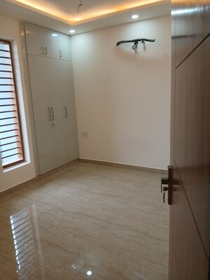 Room in 3 BHK Builder Floor at BPTP District, Sector 81 – for Sale