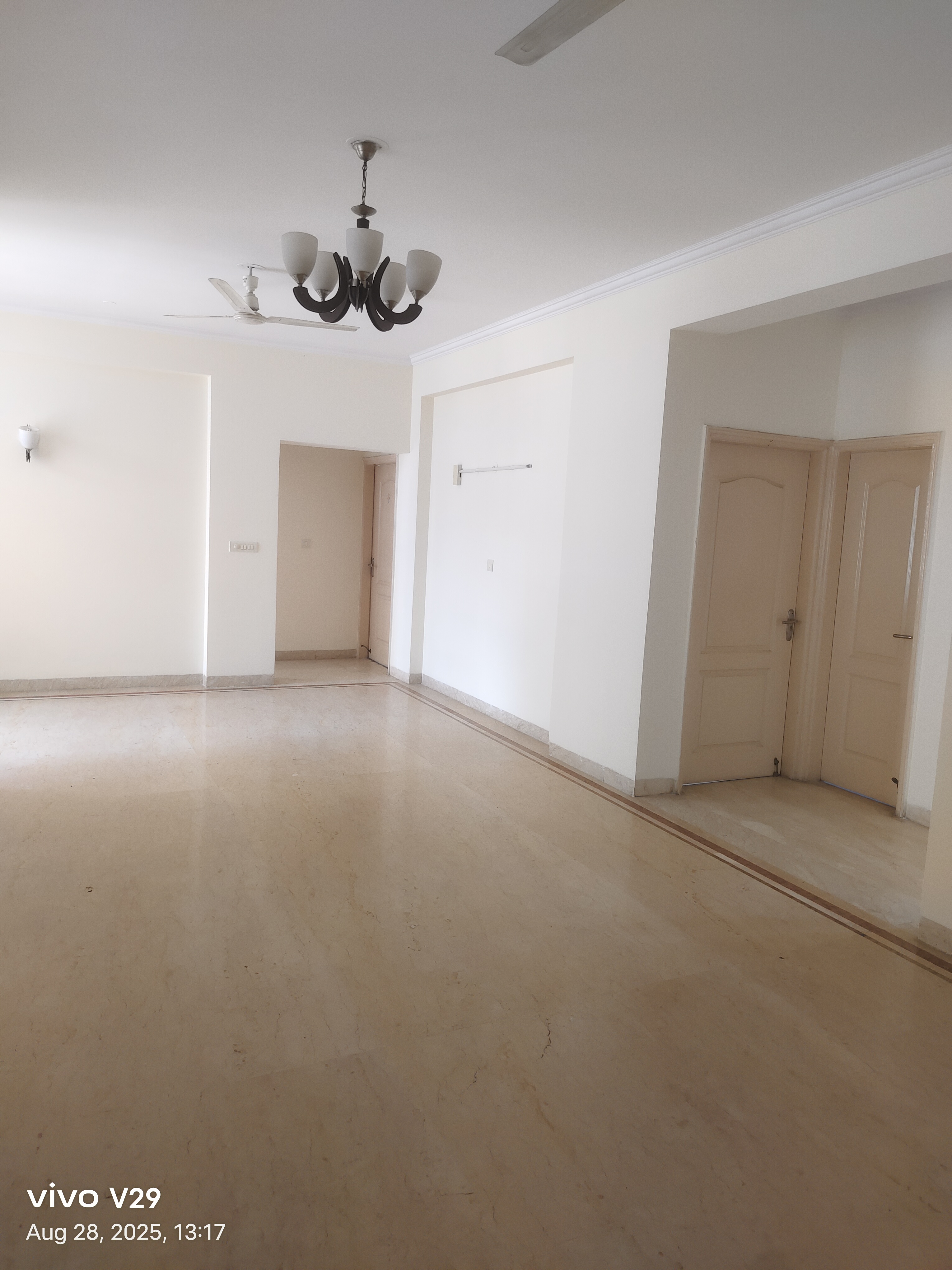 4 BHK + Servant Room 3650 Sq.Ft. Apartment in Unitech Heritage City