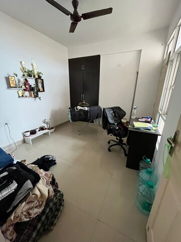 Room in 3 BHK Apartment at Antriksh Golf View, Sector 78 – for Rent
