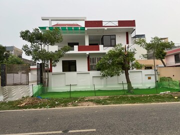 6+ BHK Independent House – Exterior View View at Delta Iii Greater Noida - for Sale