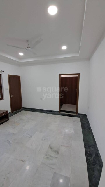 Room in 3 BHK Independent House at Gomti Nagar – for Rent