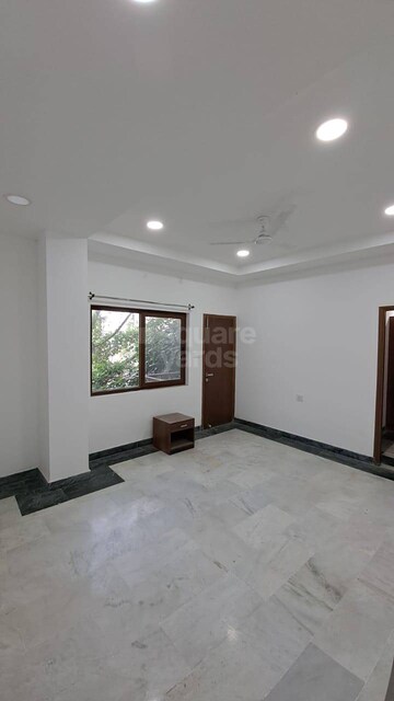 Room in 3 BHK Independent House at Gomti Nagar – for Rent