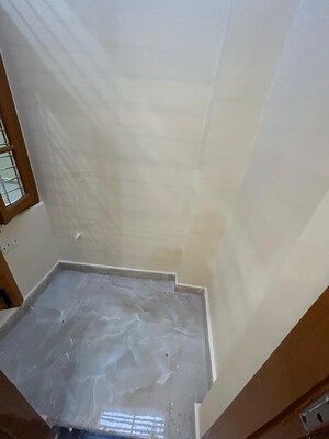 Room in 2 BHK Independent House at Jankipuram Extension – for Sale