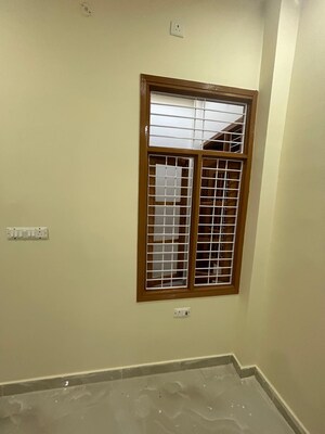 Room in 2 BHK Independent House at Jankipuram Extension – for Sale