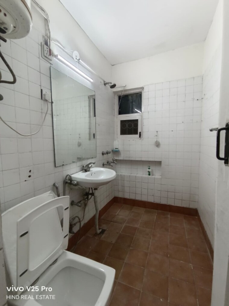 Bathroom, dda-rosewood-apartments 3 Bedroom 1800 Sq.Ft. Apartment In Vasant Kunj Delhi 9118433