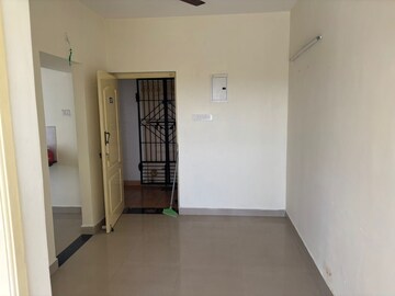Room in 2 BHK Apartment at Arun Excello Compact Homes Narmada, Singaperumal Koil – for Rent